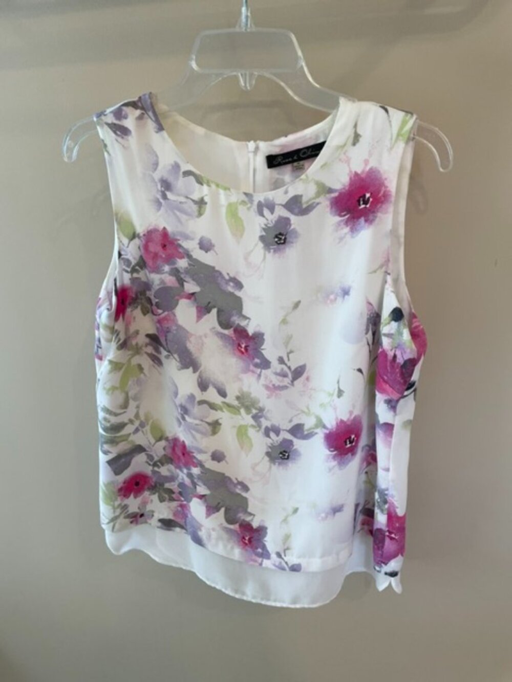 Women's Sleeveless Blouse with inner lining.